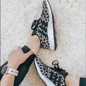 Leopard Adidas swift run
